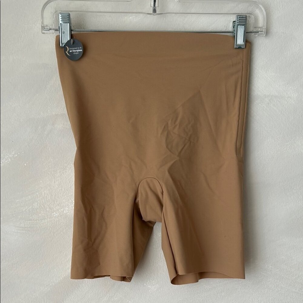 Wacoal shapewear shorts low back skims size medium